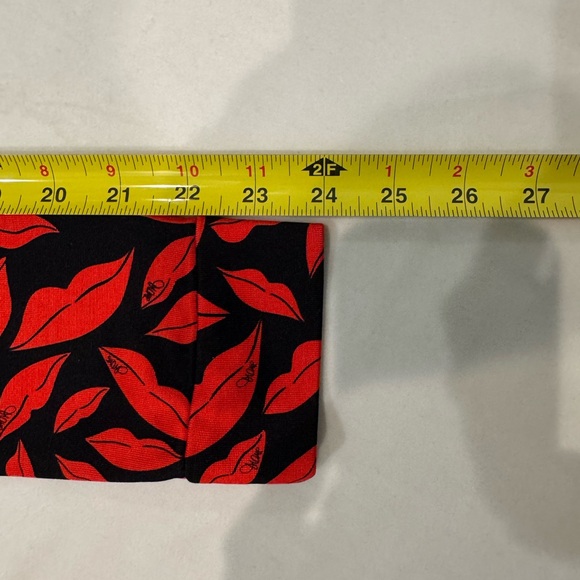 Diane Von Furstenburg Black Silk Jersey Wrap Dress With Red Lips Print - Picture 8 of 14